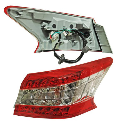 8204 CALAVERA RH EXT LINEA ANTERIOR ~ NISSAN SENTRA 2013 - 2016